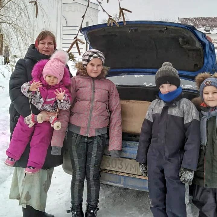 Помощь 10 нуждающимся семьям Калужской области. 